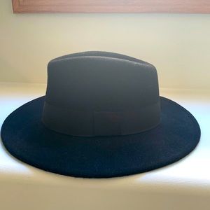 Looking for a cute hat for spring ? Here it is!